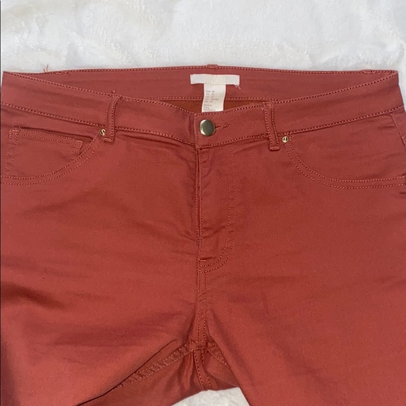 2/25$ 🍁H&M skinny pants🍁 - Picture 4 of 5